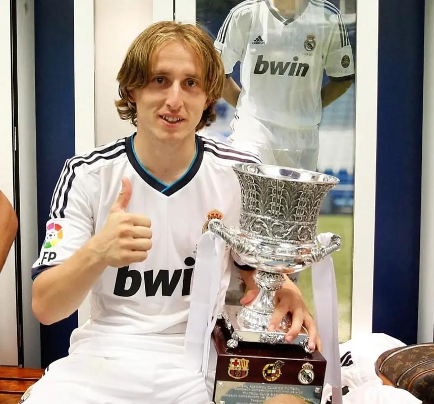 尤尔曼德：哈兰德是最好的前锋之一，但足球始终是团队运动