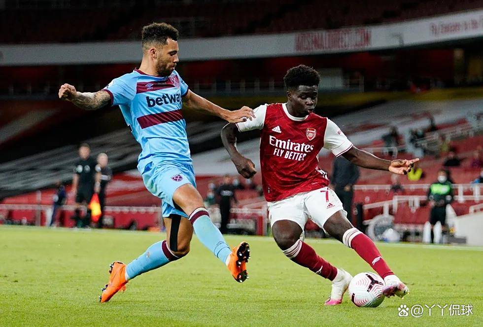 伤病潮再袭！湖人战雄鹿伤病名单更新：詹姆斯八村垒出战成疑，里夫斯缺阵雪上加霜