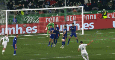 两张合影，一张和老乡一张和金靴。赛前法比奥说这场...